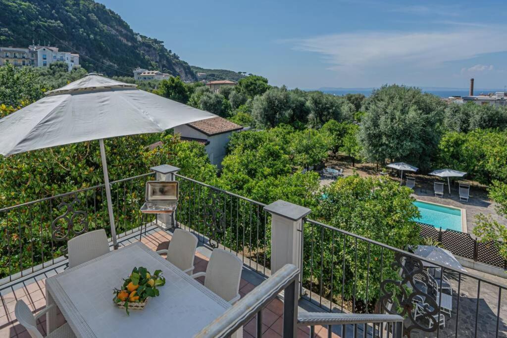 Casa Gege', For Up To 5 Guests, Shared Pool, Sorrento Center Apartman Kültér fotó